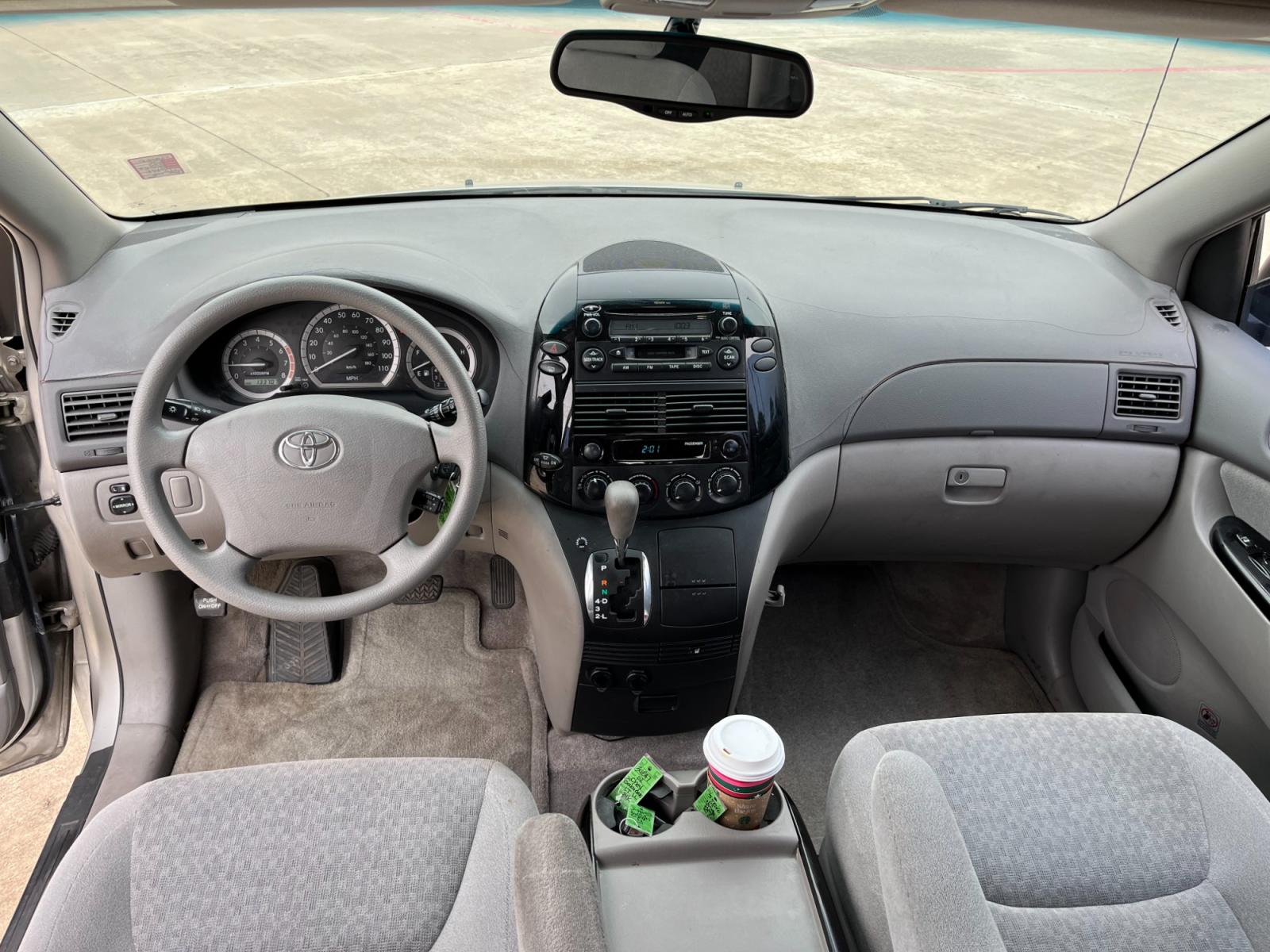 2005 SILVER /gray Toyota Sienna LE - 7 Passenger Seating (5TDZA23C75S) with an 3.3L V6 DOHC 24V engine, 5-Speed Automatic Overdrive transmission, located at 14700 Tomball Parkway 249, Houston, TX, 77086, (281) 444-2200, 29.928619, -95.504074 - Photo #10